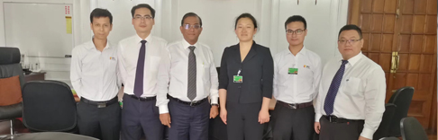 源碼團(tuán)隊(duì)受到斯里蘭卡總統(tǒng)秘書(shū)、國(guó)務(wù)部長(zhǎng)等政要的熱情接見(jiàn)