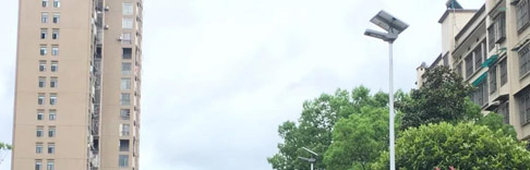 小區(qū)路燈裝四年 只亮一個(gè)月，源碼太陽(yáng)能路燈揭秘背后真相